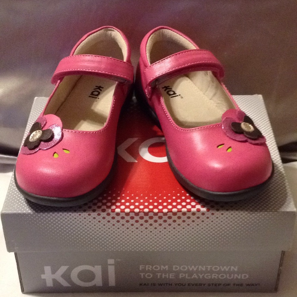 SEE KAI RUN ELLIE, HOT PINK